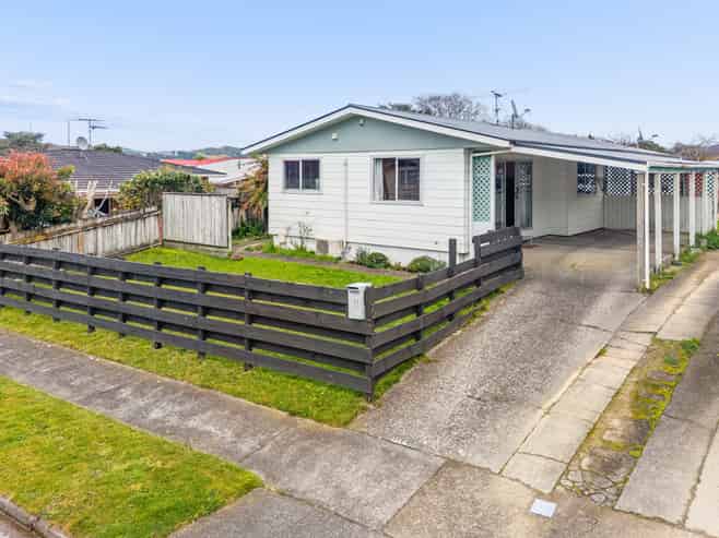 1/3 Omaha Grove, Totara Park