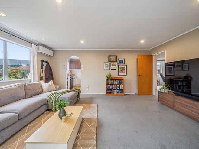 1/3 Omaha Grove, Totara Park