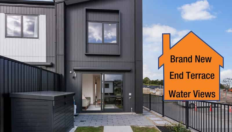 8/4 Limestone Drive, Hobsonville