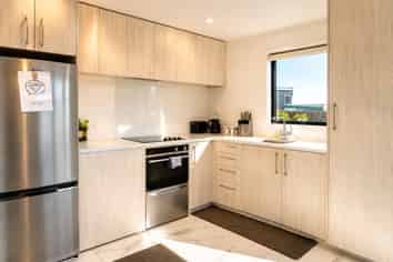 4/241 Lincoln Road, Addington