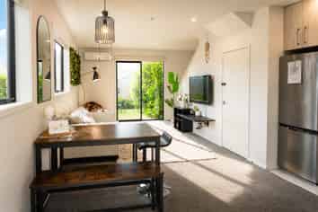 4/241 Lincoln Road, Addington