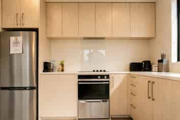 4/241 Lincoln Road, Addington