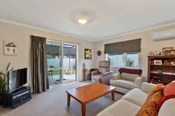 27 Landmark Court, Huntington