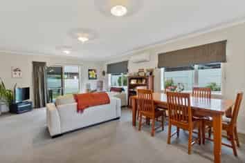 27 Landmark Court, Huntington