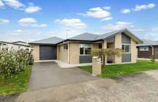 27 Landmark Court, Huntington