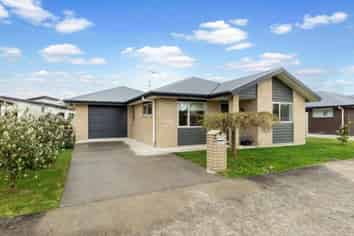 27 Landmark Court, Huntington