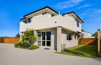44 Diamond Head, Hairini