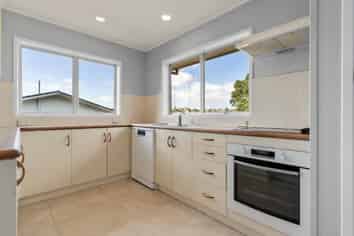 102 Sartors Ave , Browns Bay