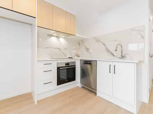 8/60 Triangle Road, Massey