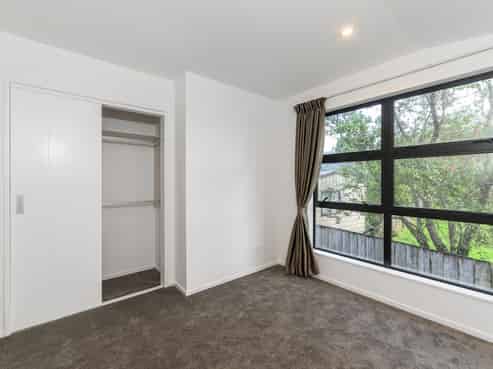 8/60 Triangle Road, Massey