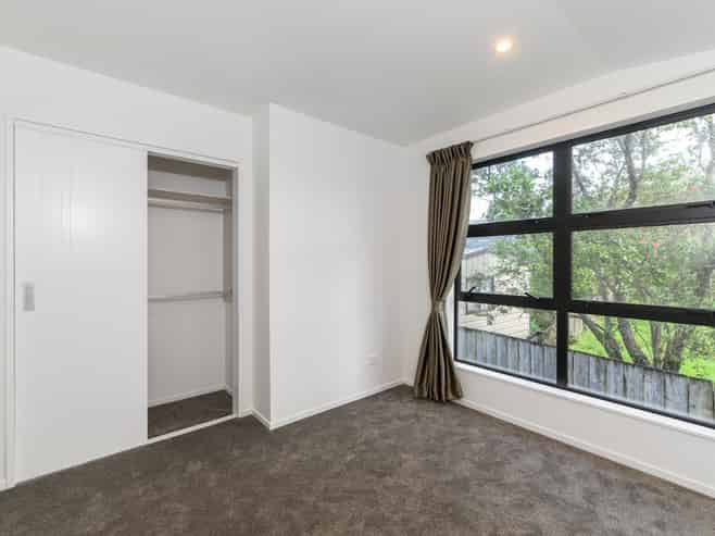 8/60 Triangle Road, Massey