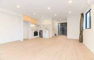 8/60 Triangle Road, Massey