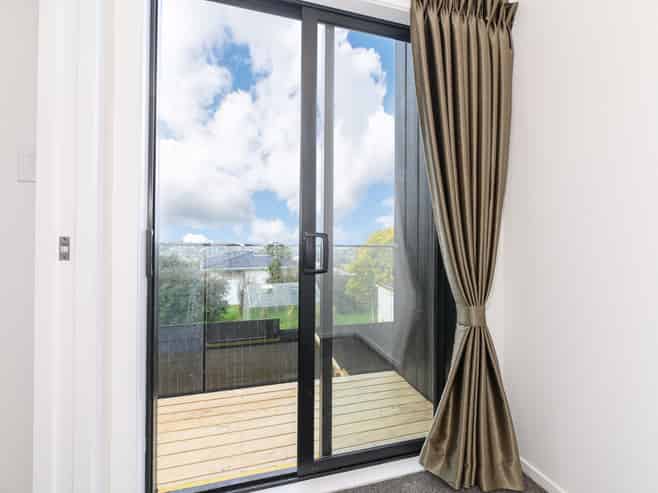 8/60 Triangle Road, Massey