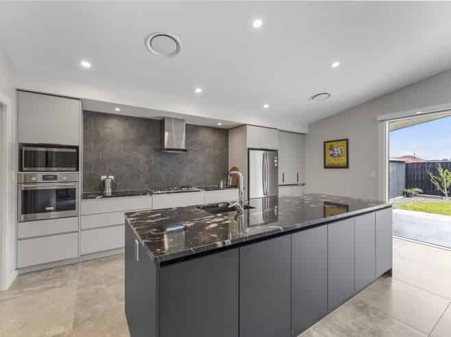 16 Ivy Lane, Kelvin Grove