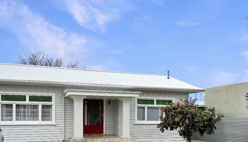 512 Eastbourne Street East, Akina