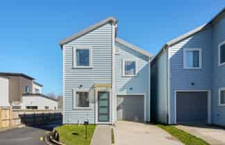 6 Riroriro Close, Papakura