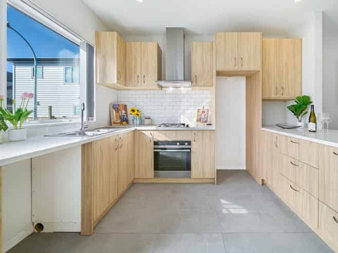 6 Riroriro Close, Papakura