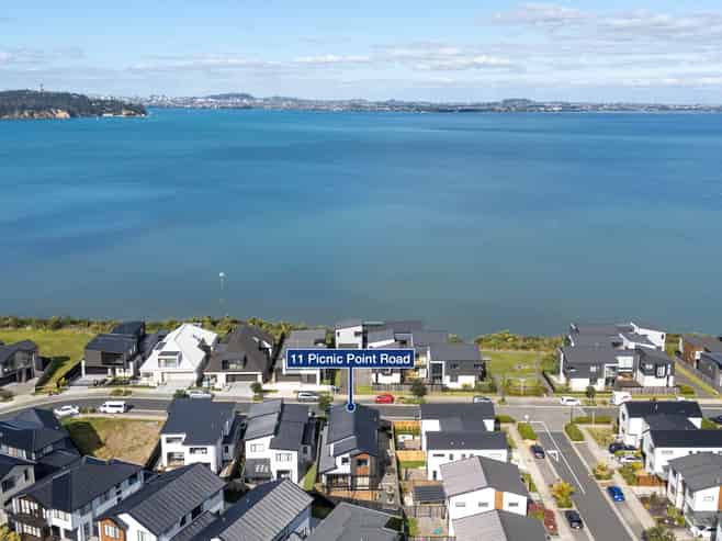 11 Picnic Point Road, Hobsonville