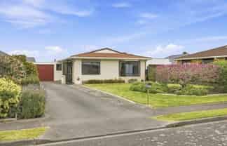 14 Warwick Place, Springvale