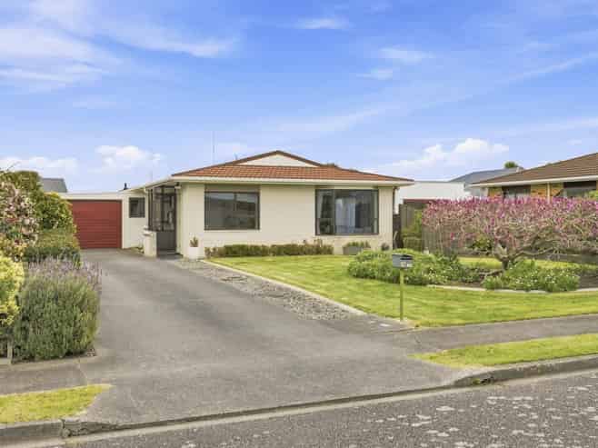 14 Warwick Place, Springvale