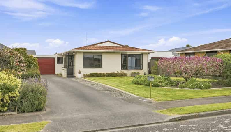 14 Warwick Place, Springvale