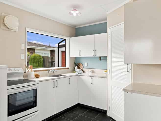 14 Warwick Place, Springvale
