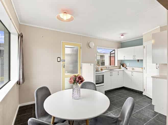 14 Warwick Place, Springvale