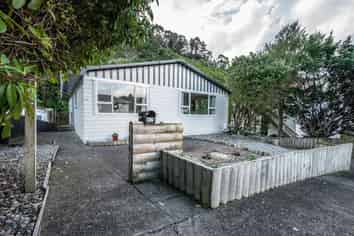 52 Kiwi Crescent, Tawa