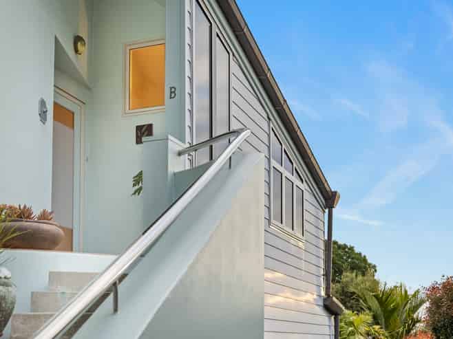 2/145 Victoria Road, Devonport