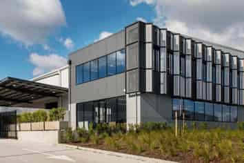 Modern Highbrook Warehouse | 3,529 m2
