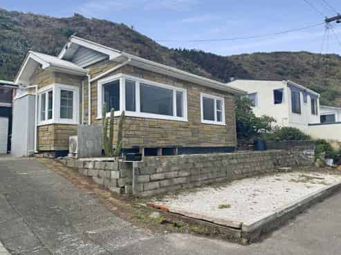 37 Moa Point Road , Lyall Bay