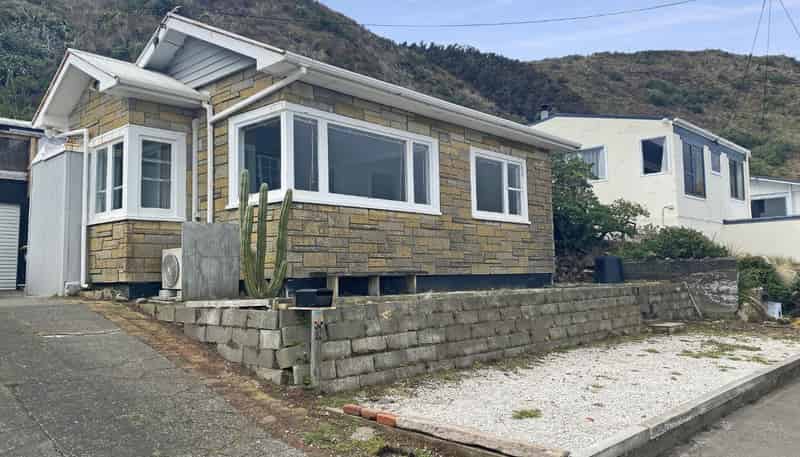 37 Moa Point Road , Lyall Bay