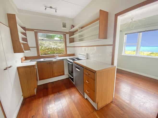37 Moa Point Road , Lyall Bay
