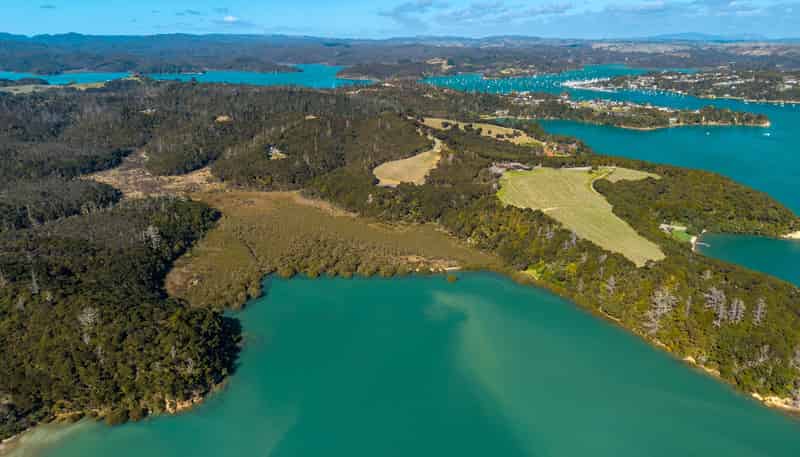  Aucks Road, Russell