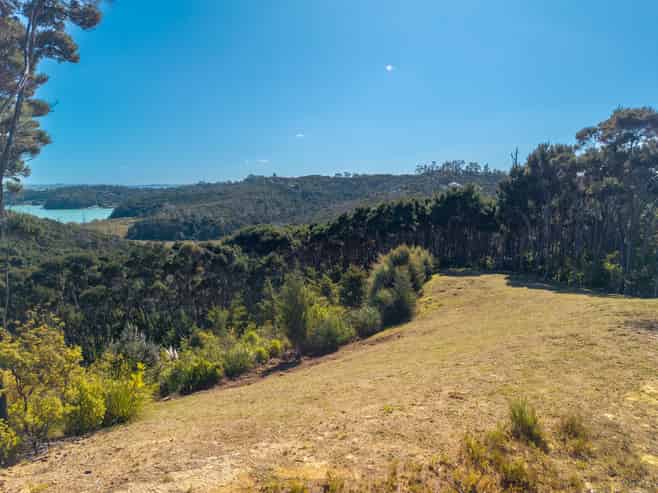  Aucks Road, Russell