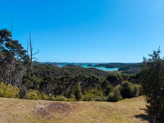  Aucks Road, Russell