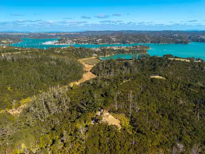  Aucks Road, Russell