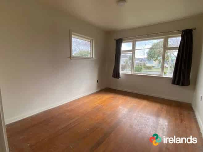 70 Dunedin Street , Redwood