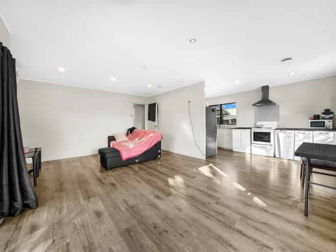 2/60 Cargill Street, Papakura