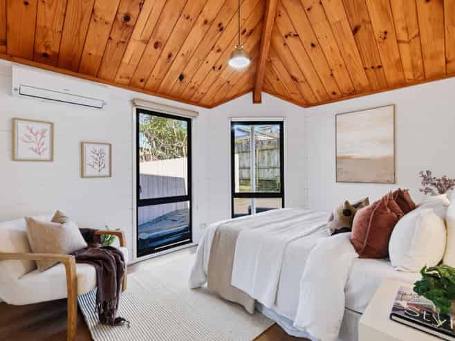 212 Norman Lesser Drive, Saint Johns