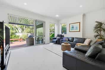 4 Vittoria Terrace, Flat Bush