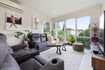 4 Vittoria Terrace, Flat Bush