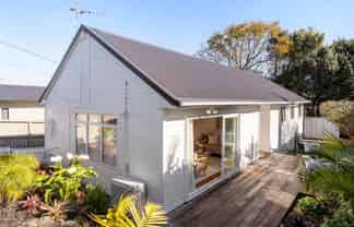 2/4 Waiana Avenue, Mangere Bridge