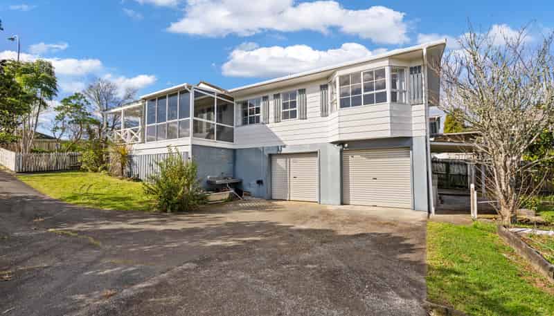 100 Alcoba Street, Kamo