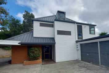 82 Anzac Road, Morningside