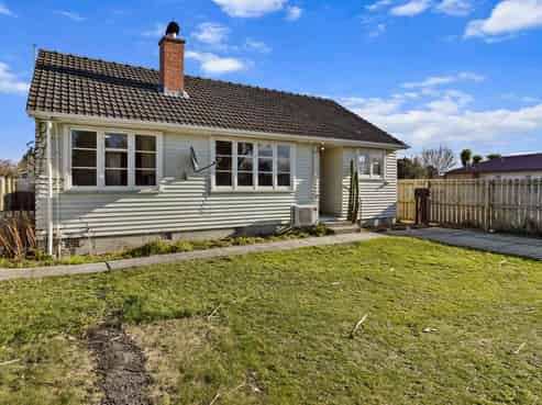 16 Beach Road, Hampstead
