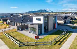 37 Maunganamu Drive, Wharewaka