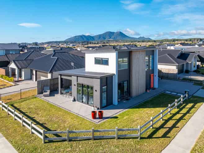 37 Maunganamu Drive, Wharewaka