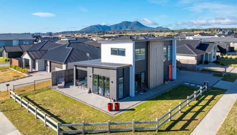 37 Maunganamu Drive, Wharewaka