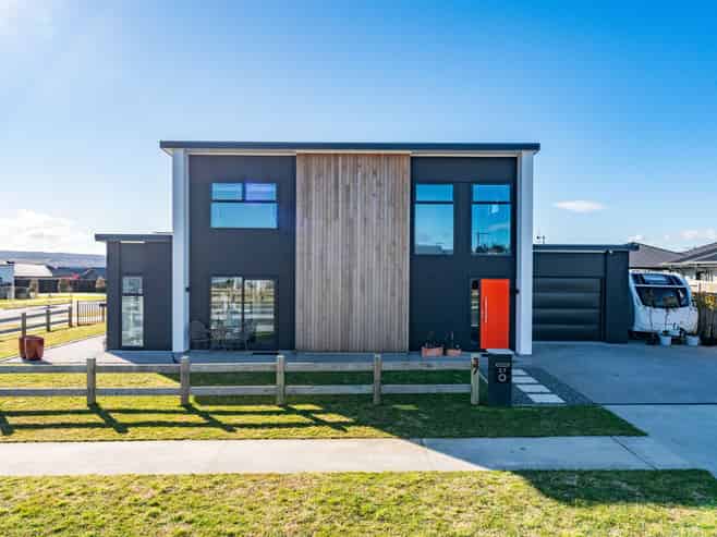 37 Maunganamu Drive, Wharewaka